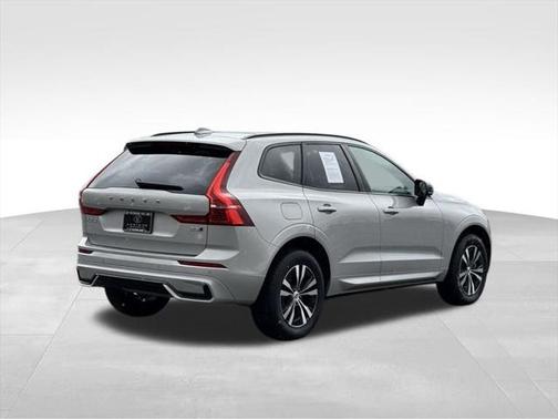 2024 Volvo XC60 B5 Core Dark Theme