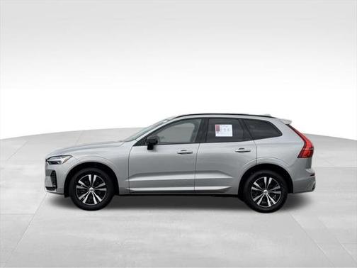 2024 Volvo XC60 B5 Core Dark Theme