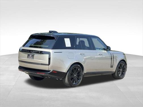 2025 Land Rover Range Rover P530 SE