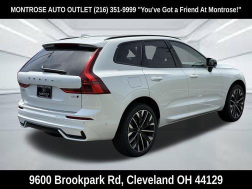 Crystal White Metallic 2026 Volvo XC60 B5 Ultra