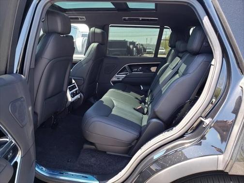 2025 Land Rover Range Rover P530 SE 7 Seat
