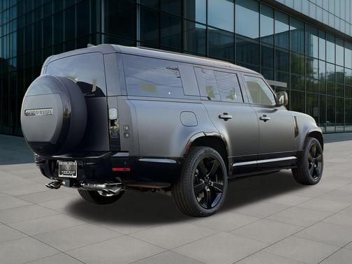 2026 Land Rover Defender V8