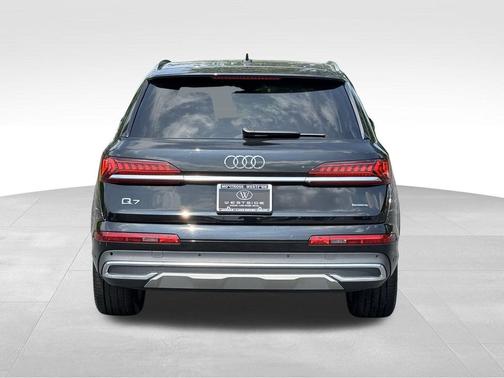 2023 Audi Q7 45 Premium Plus