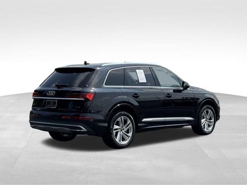 2023 Audi Q7 45 Premium Plus