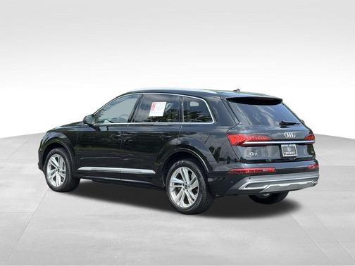 2023 Audi Q7 45 Premium Plus