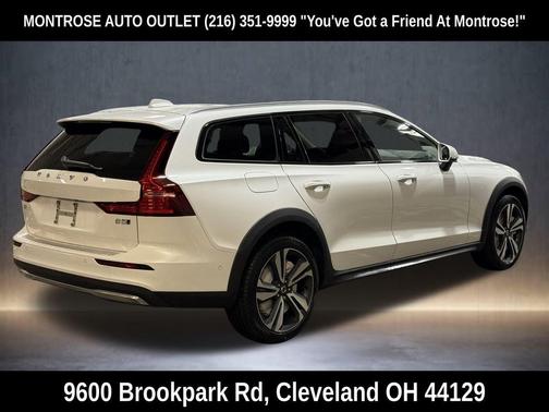 2026 Volvo V60 Cross Country Plus, B5 AWD Gas (mild hybrid)