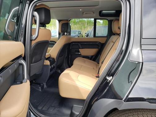 2025 Land Rover Defender 110 P300