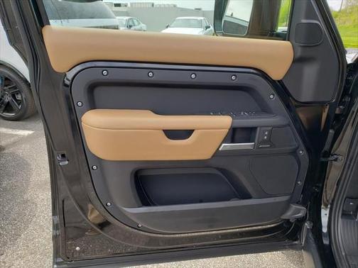 2025 Land Rover Defender 110 P300