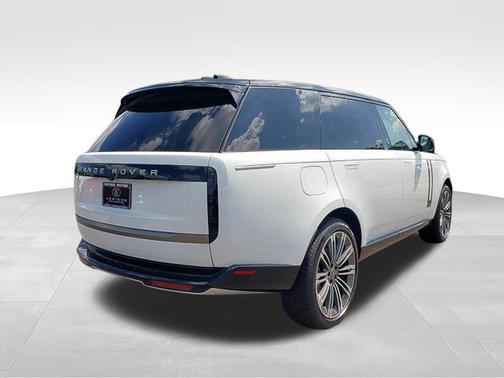 2025 Land Rover Range Rover P400 SE 7 Seat