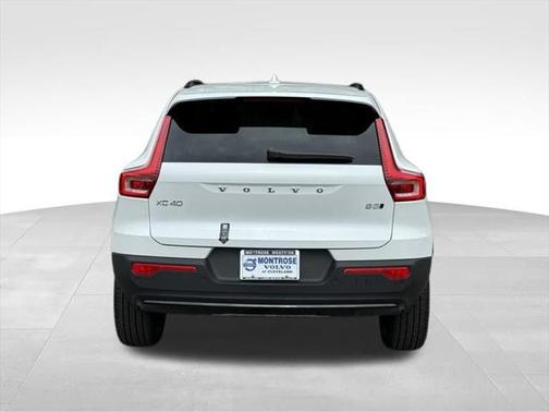 2025 Volvo XC40 Plus Dark Theme