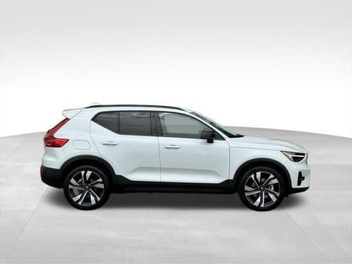 2025 Volvo XC40 Plus Dark Theme