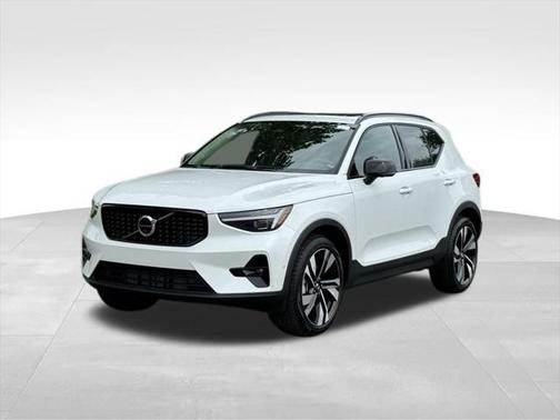 2025 Volvo XC40 Plus Dark Theme