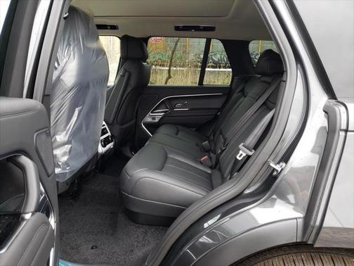 2025 Land Rover Range Rover P530 SE