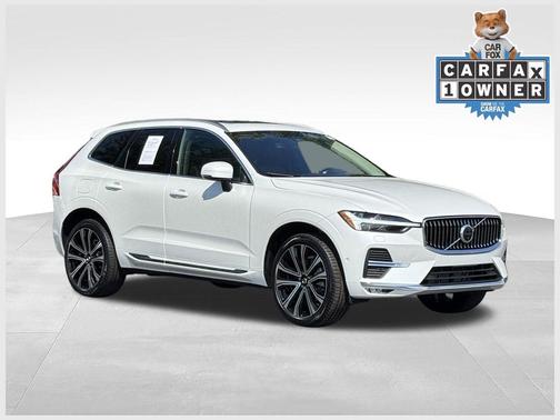 Crystal White Metallic 2023 Volvo XC60 B5 Ultimate Bright Theme