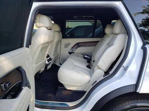 2025 Land Rover Range Rover P530 SE 7 Seat