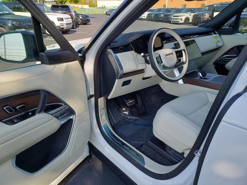2025 Land Rover Range Rover P530 SE 7 Seat