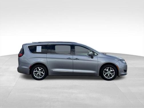 2020 Chrysler Pacifica Touring-L Plus
