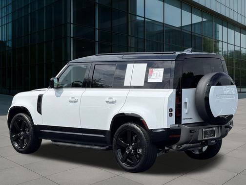 2025 Land Rover Defender 110 P400 X-Dynamic SE