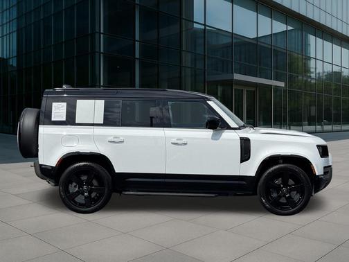 2025 Land Rover Defender 110 P400 X-Dynamic SE