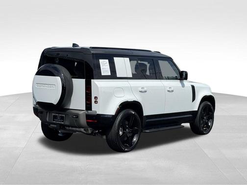 2025 Land Rover Defender 110 P400 X-Dynamic SE