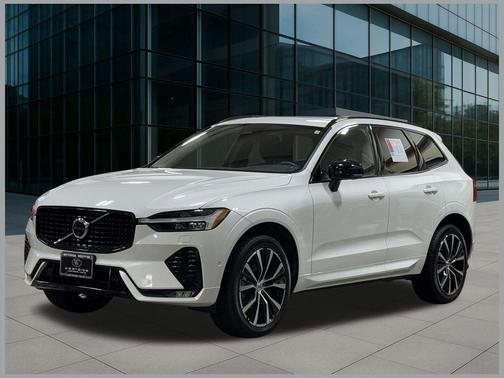2023 Volvo XC60 Plus Dark Theme