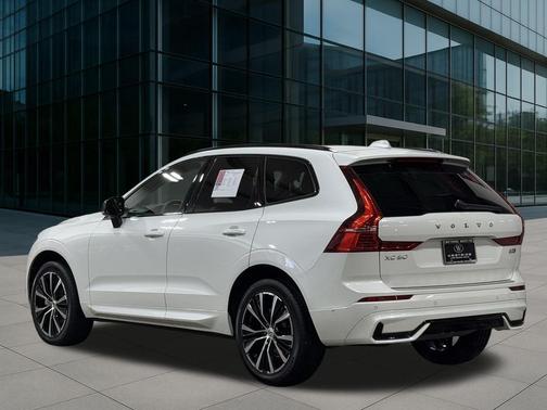 2023 Volvo XC60 Plus Dark Theme