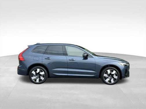 2025 Volvo XC60 Plug-In Hybrid T8 Plus