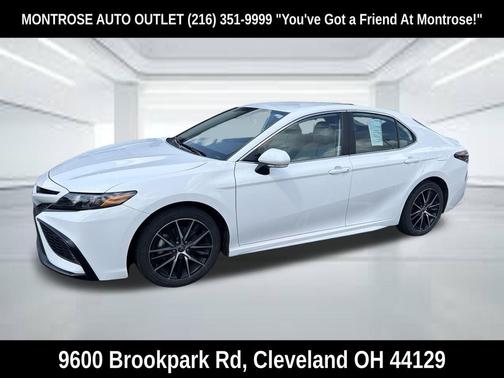 White 2022 Toyota Camry SE
