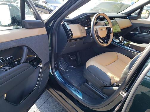 2025 Land Rover Range Rover Sport SE