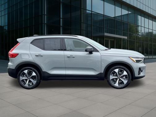 2026 Volvo XC40 B5 Plus