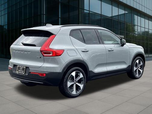 2026 Volvo XC40 B5 Plus