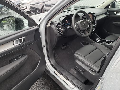 2026 Volvo XC40 B5 Plus