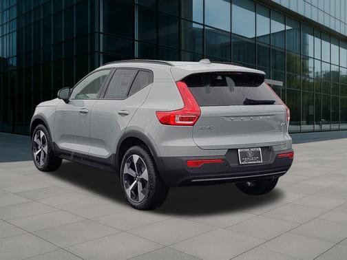 2026 Volvo XC40 B5 Plus