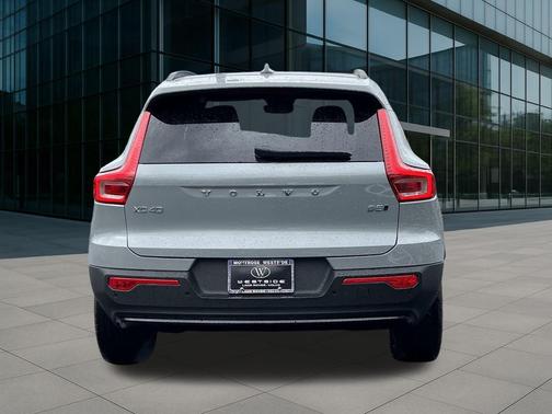 2026 Volvo XC40 B5 Plus