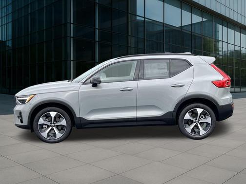 2026 Volvo XC40 B5 Plus
