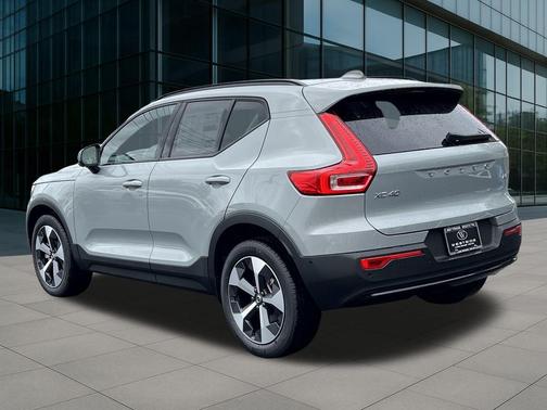 2026 Volvo XC40 B5 Plus