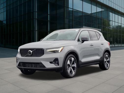 2026 Volvo XC40 B5 Plus