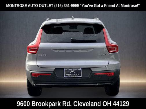 2026 Volvo XC40 Ultra, B5 AWD Gas (mild hybrid), Dark