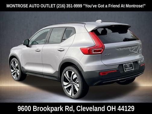 2026 Volvo XC40 Ultra, B5 AWD Gas (mild hybrid), Dark