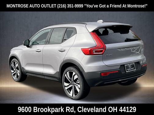 Aurora Silver 2026 Volvo XC40 Ultra, B5 AWD Gas (mild hybrid), Dark