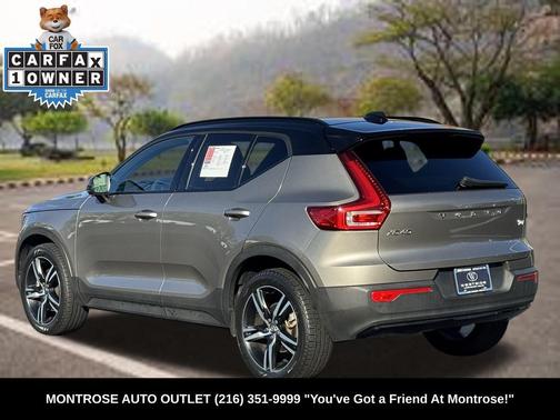 2022 Volvo XC40 T5 R-Design