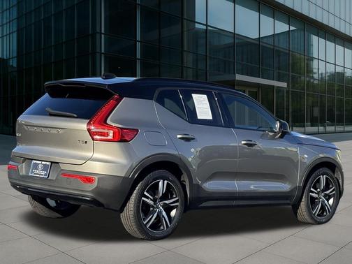 2022 Volvo XC40 T5 R-Design
