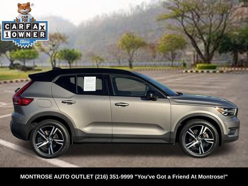 2022 Volvo XC40 T5 R-Design