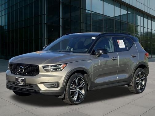 2022 Volvo XC40 T5 R-Design