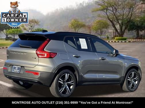 2022 Volvo XC40 T5 R-Design