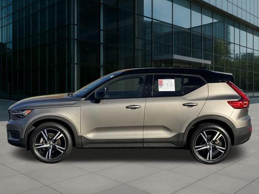 2022 Volvo XC40 T5 R-Design