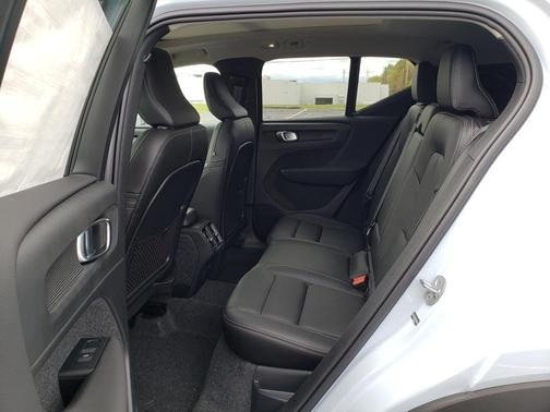 2026 Volvo XC40 B5 Plus