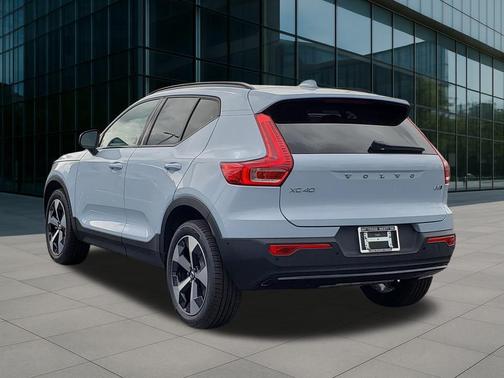 2026 Volvo XC40 B5 Plus