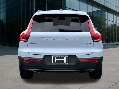 2026 Volvo XC40 B5 Plus