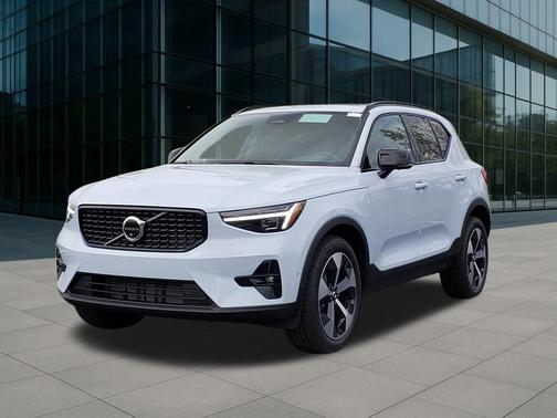 2026 Volvo XC40 B5 Plus